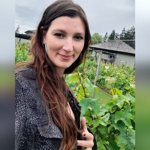 Meet your Posher, Emily